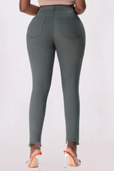 Jean skinny avec braguette boutonnée et ourlet détaillé